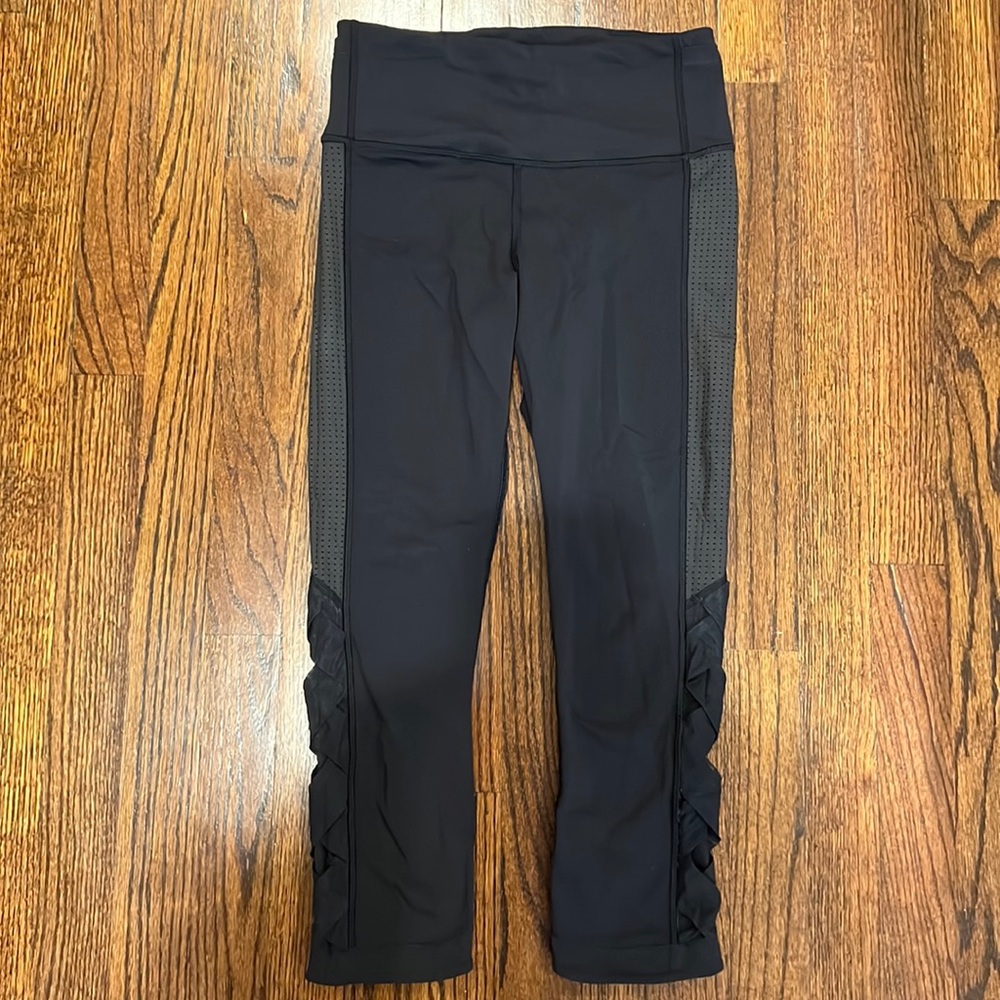 🍋Lululemon Perforated Mesh Crop! - Picture 1 of 14